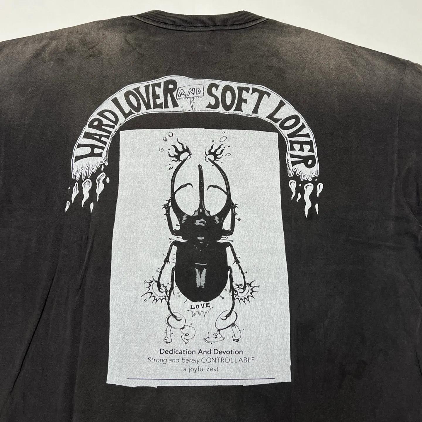SAINT Mxxxxxx SS TEE/THE ETERNAL/BLK Latest Skeleton Beetle Distressed Sulfur Dyeing Retro Short Sleeves Washed Black S-XL Garment Dyeing Rewashed for Distressed Horse Replacement Faded Top Printing Technology Simulates Natural Distressed Style Really Correct Version Original Consistent Main Mark/Washed Mark/Angel Anti-Counterfeiting Mark